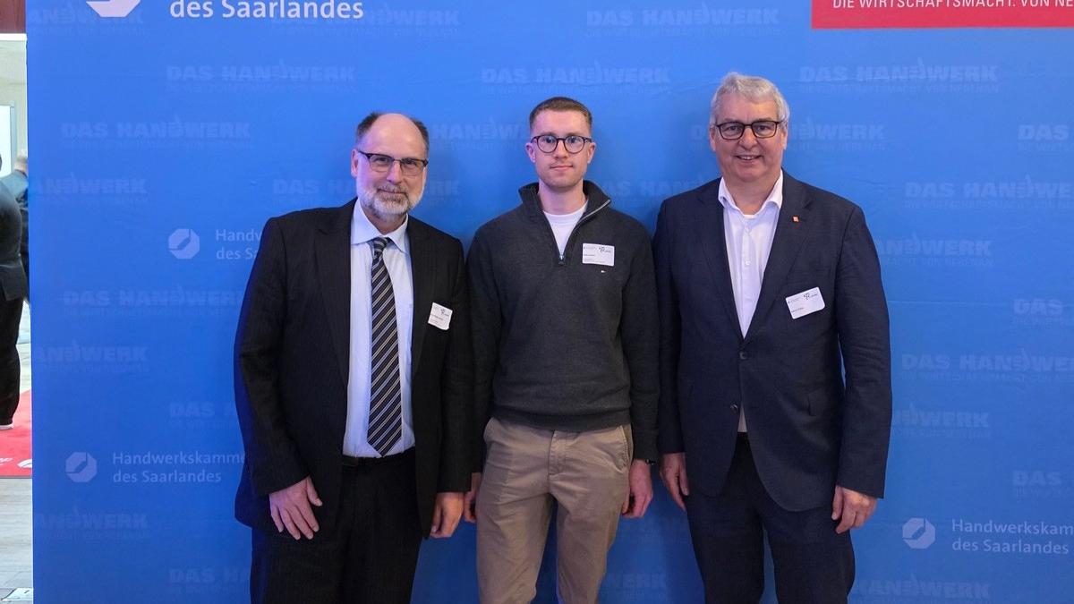 Drei Männer nebeneinander
