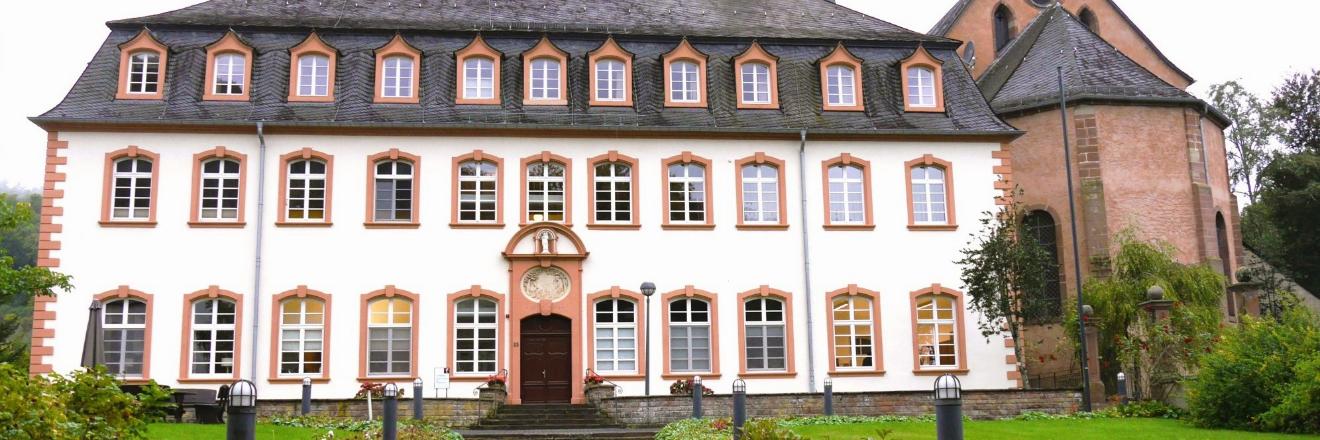 Frontansicht auf das Exerzitienhaus St. Thomas