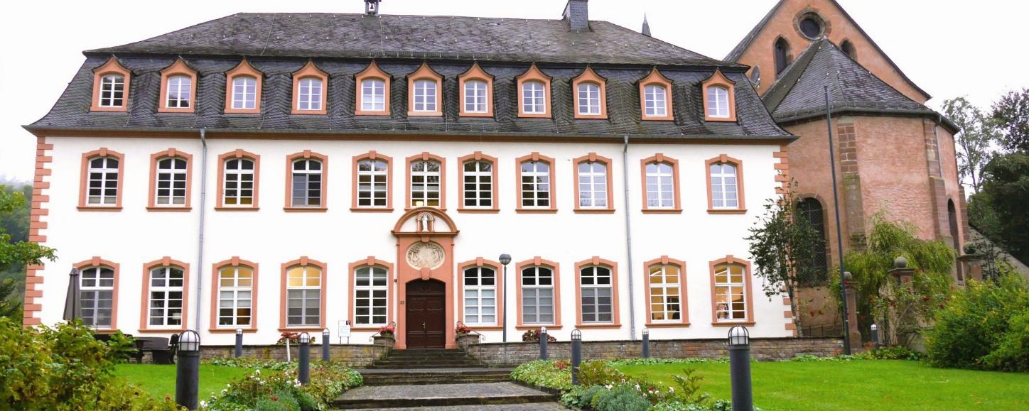 Frontansicht auf das Exerzitienhaus St. Thomas